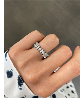 Alian�a de Navetes (inteira) - 2,32 ct - 27 diamantes - aprox. 10 pontos cada.