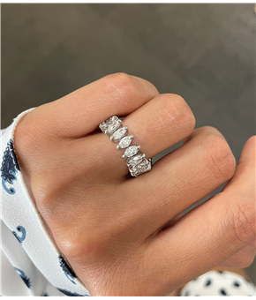 Alian�a de Navetes (inteira) - 3,17 ct - 21 diamantes - aprox. 15 pontos cada.