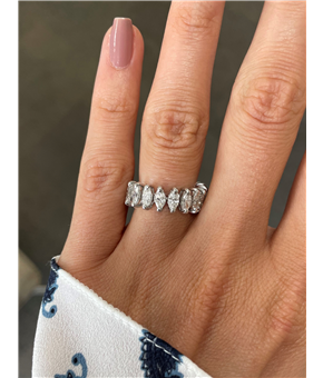 Alian�a de Navetes (inteira) - 3,17 ct - 21 diamantes - aprox. 15 pontos cada.