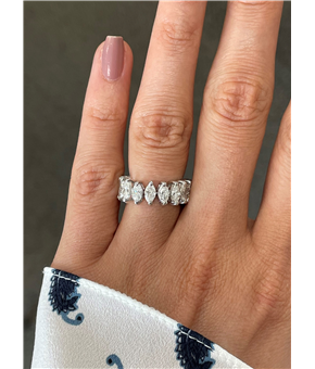 Alian�a de Navetes (inteira) - 4,28 ct - 21 diamantes - aprox. 20 pontos cada.